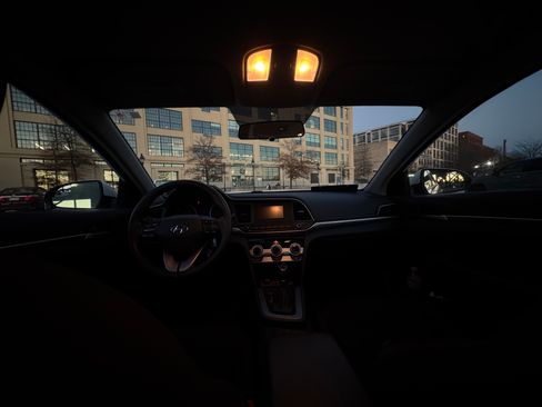 Used 2019 Hyundai Elantra SE w/ Cargo Package image 10