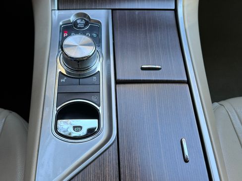 Used 2013 Jaguar XF image 21