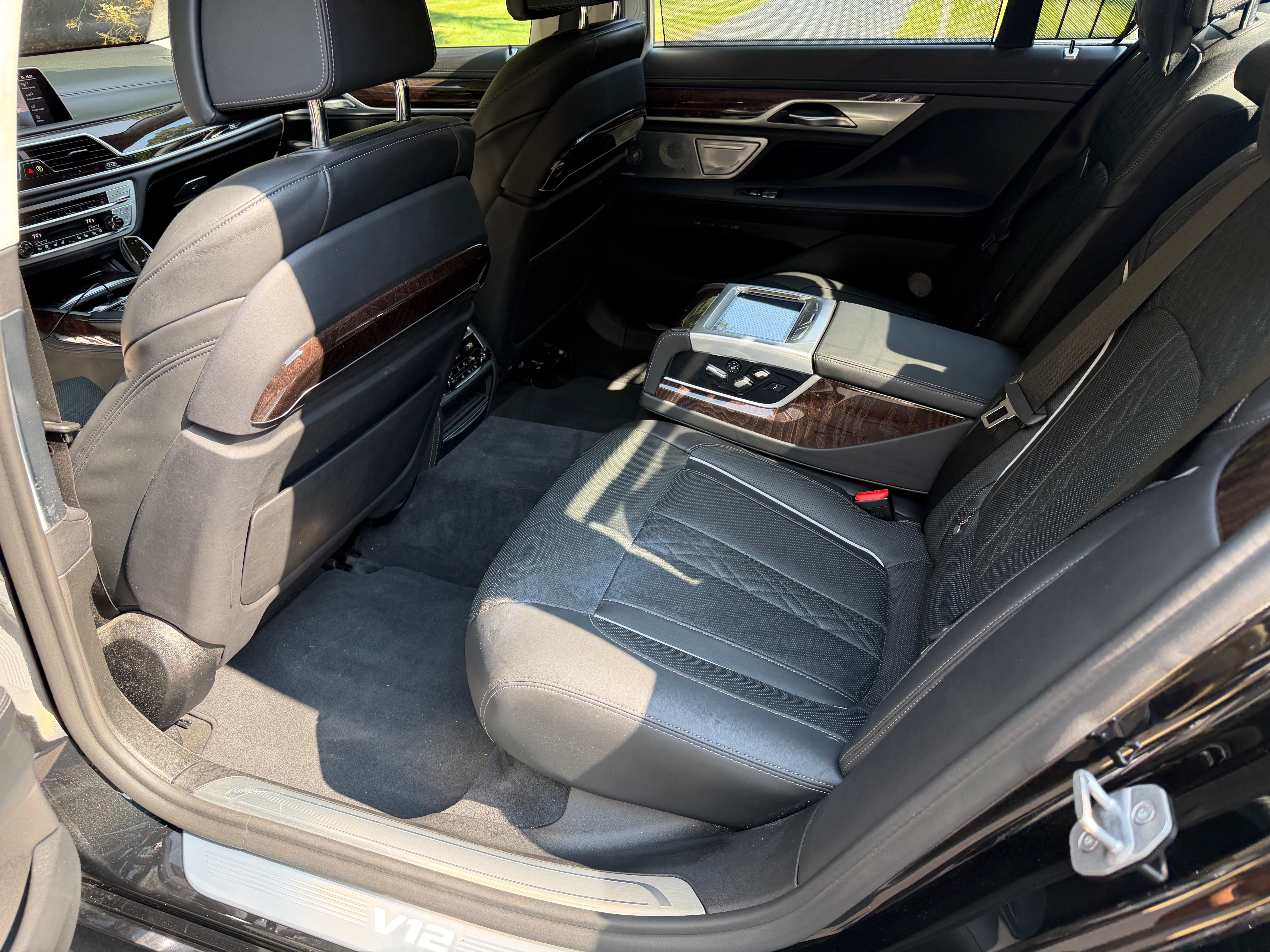 Used 2020 BMW M760i xDrive w/ Luxury Rear Seating Package AWD/4WD image 13