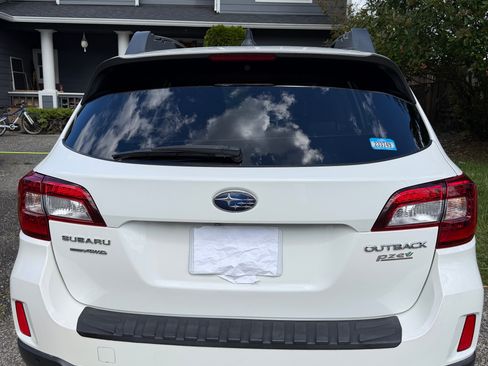 Used 2017 Subaru Outback 2.5i Limited AWD/4WD image 5
