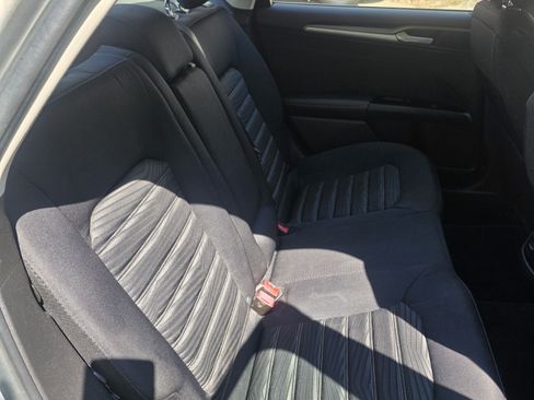 Used 2016 Ford Fusion SE image 11