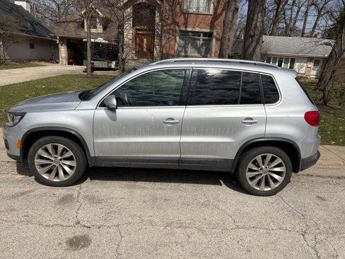 Used 2017 Volkswagen Tiguan SEL FWD image 14