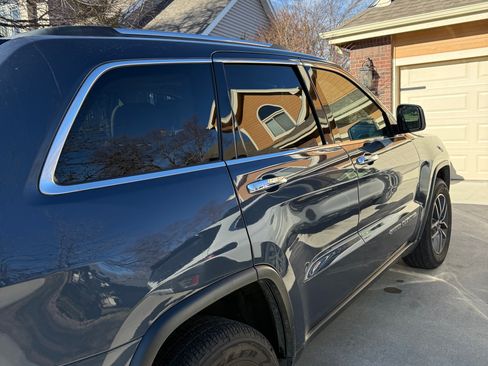 Used 2020 Jeep Grand Cherokee Limited image 2