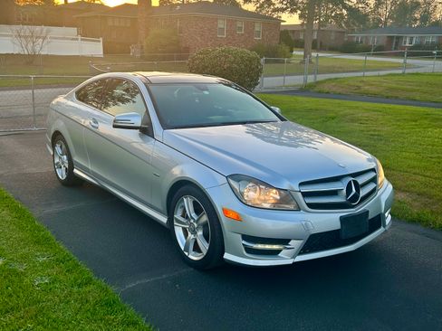 Used 2012 Mercedes-Benz C 250 C 250 Coupe 2D image 4