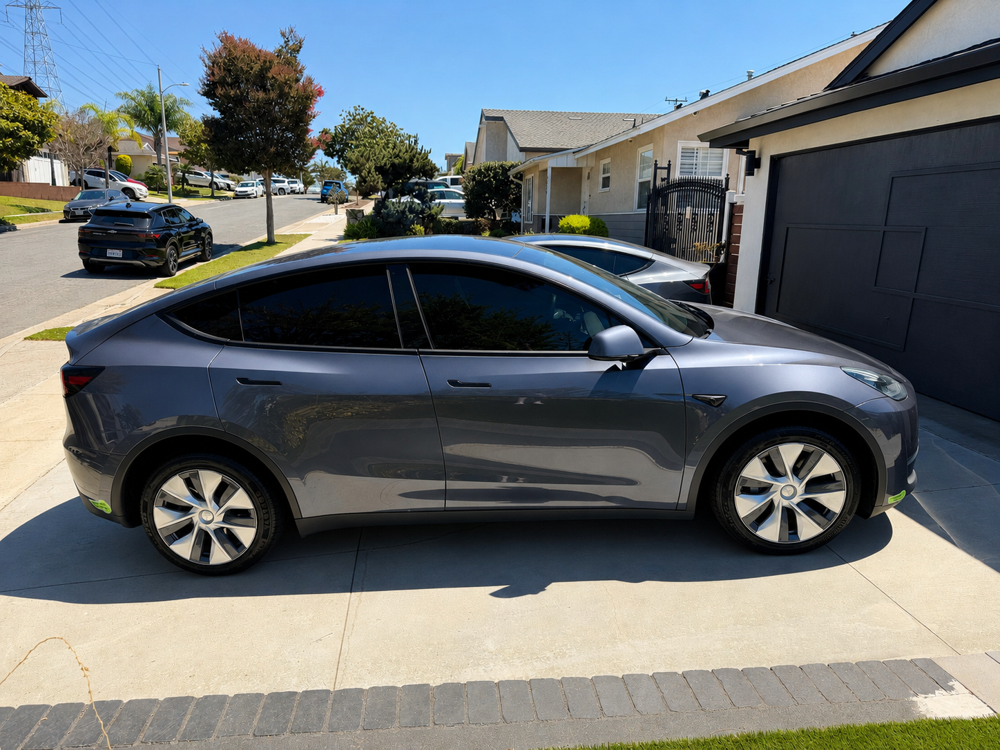 Used 2023 Tesla Model Y AWD image 4