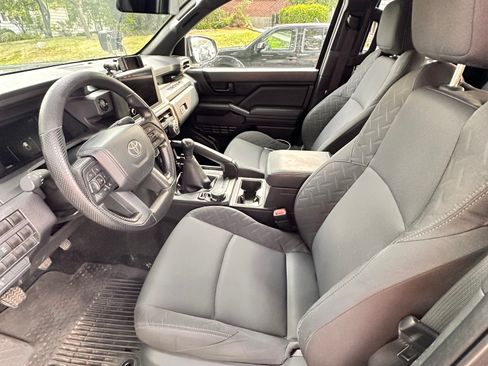 Used 2025 Toyota Tacoma SR AWD/4WD image 2
