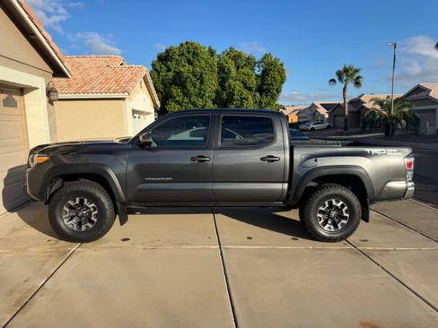 Used 2020 Toyota Tacoma TRD Off-Road image 9