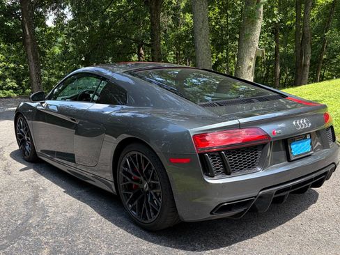 Used 2018 Audi R8 V10 RWD image 5