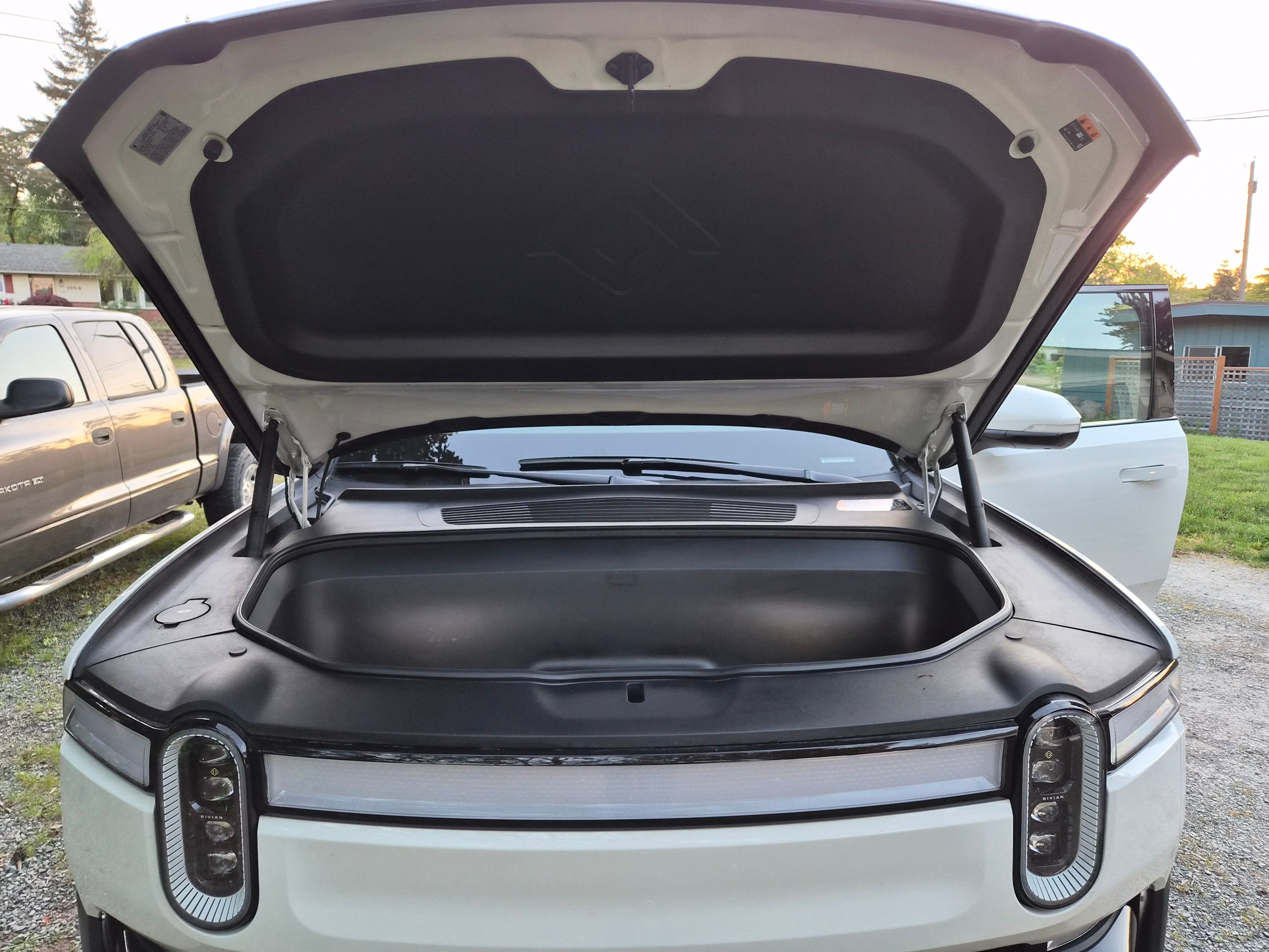 Used 2023 Rivian R1S Adventure AWD/4WD image 5