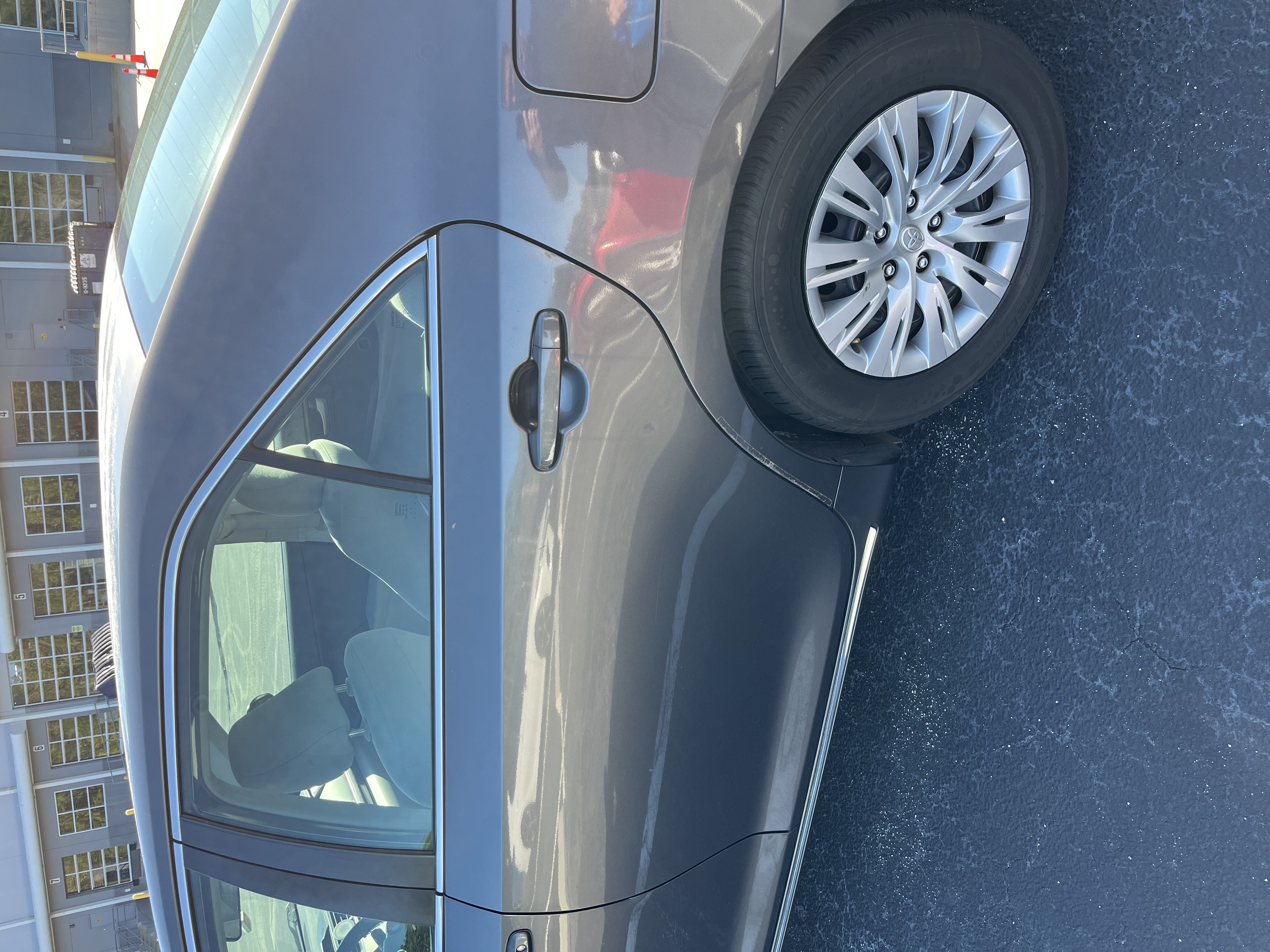 Used 2014 Toyota Camry LE FWD image 9