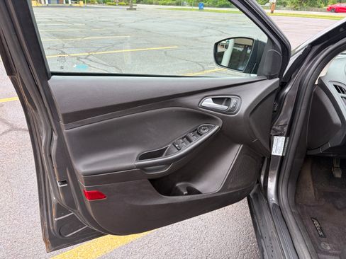 Used 2017 Ford Focus SE FWD image 11