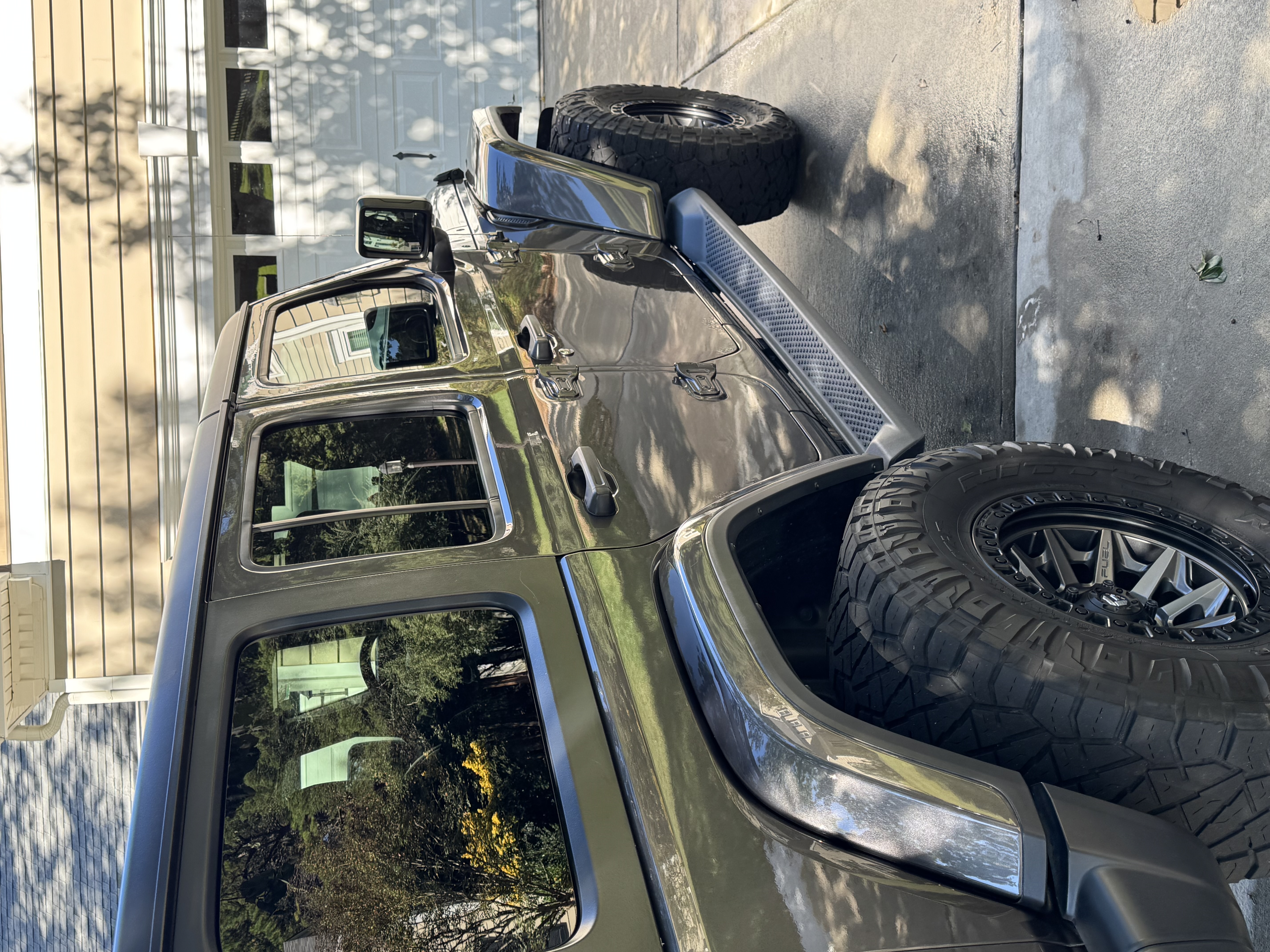 Used 2018 Jeep Wrangler Unlimited Sahara w/ Dual Top Group AWD/4WD image 4