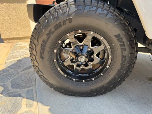 Used 2017 Jeep Wrangler Unlimited Sahara w/ Connectivity Group image 14