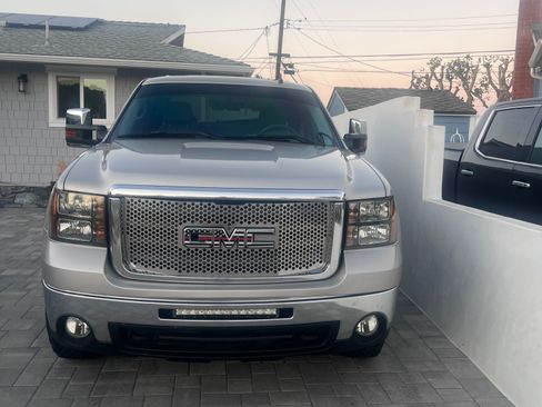 Used 2008 GMC Sierra 2500 SLT w/ Convenience Package RWD image 1