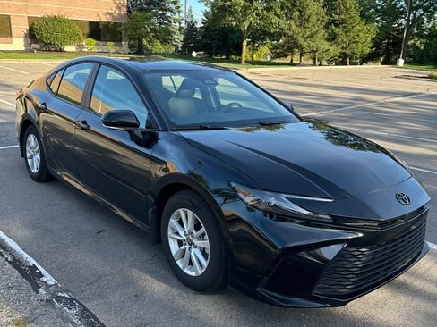 Used 2026 Toyota Camry LE w/ Convenience Package FWD image 2