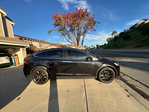 Used 2018 Tesla Model X 75D image 8