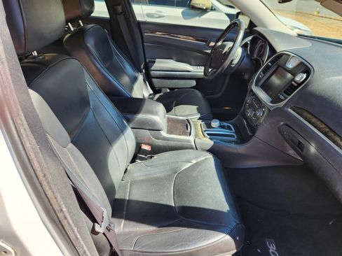 Used 2016 Chrysler 300 C image 15