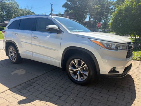 Used 2015 Toyota Highlander XLE AWD/4WD image 4