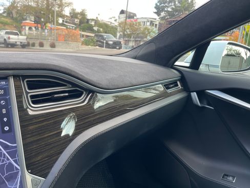 Used 2015 Tesla Model S 70D image 8