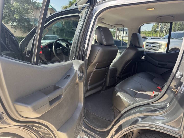 Used 2015 Nissan Xterra PRO-4X w/ Pro-4x Leather Package AWD/4WD image 9