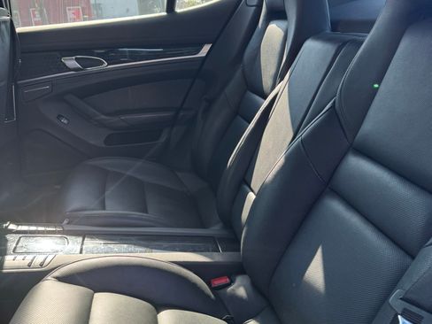 Used 2016 Porsche Panamera S image 12