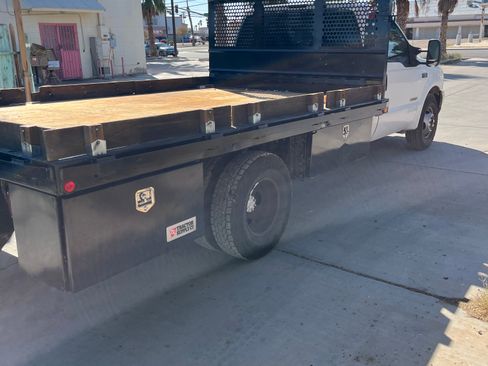 Used 2004 Ford F350 2WD Regular Cab DRW Super Duty image 5