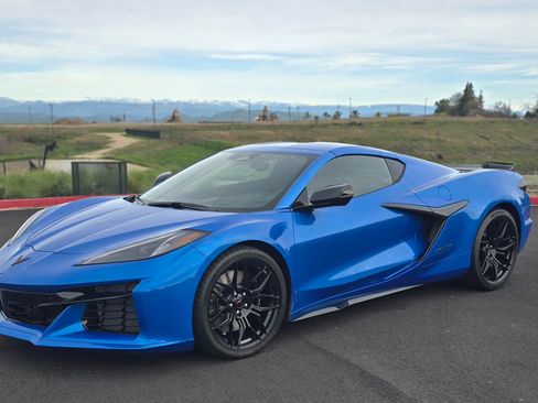 Used 2025 Chevrolet Corvette Z06 image 1