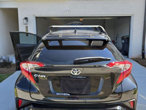 Used 2018 Toyota C-HR XLE FWD image 32