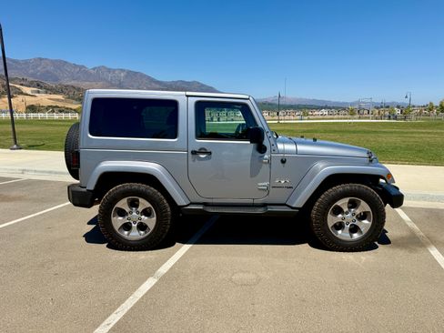 Used 2018 Jeep Wrangler Sahara w/ Connectivity Group image 9