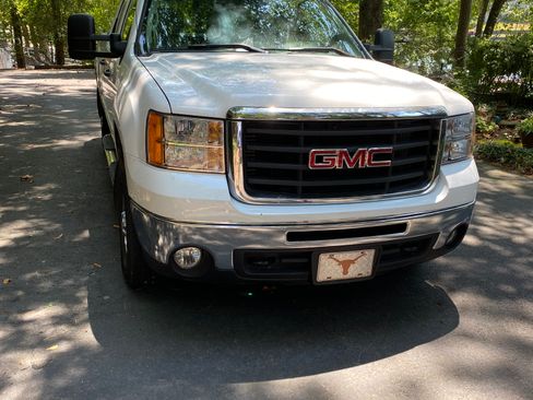 Used 2009 GMC Sierra 2500 SLE w/ SLE Preferred Package AWD/4WD image 11