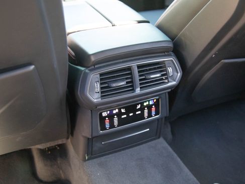 Used 2021 Lamborghini Urus image 21