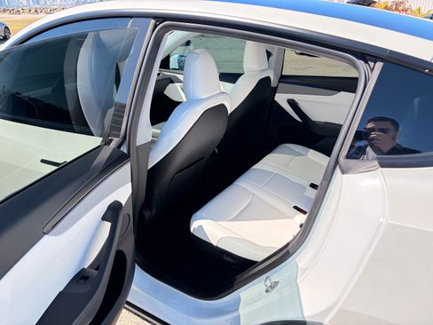 Used 2026 Tesla Model Y Long Range RWD image 10