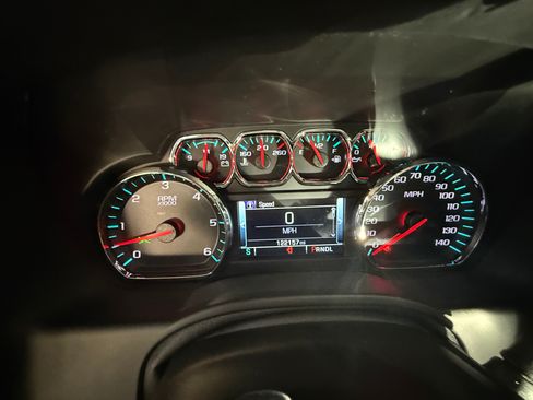 Used 2019 Chevrolet Suburban LT image 5