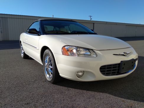 Used 2002 Chrysler Sebring Limited image 13