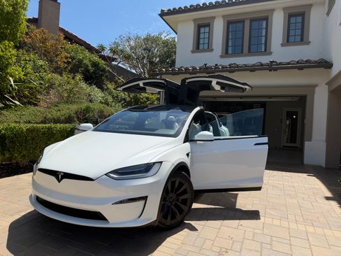 Used 2022 Tesla Model X AWD/4WD image 2