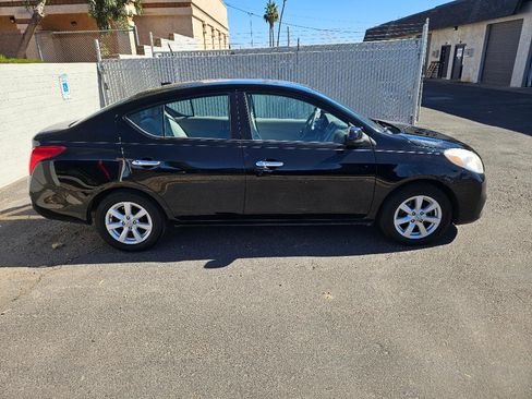 Used 2012 Nissan Versa SL w/ SL Tech Pkg image 6