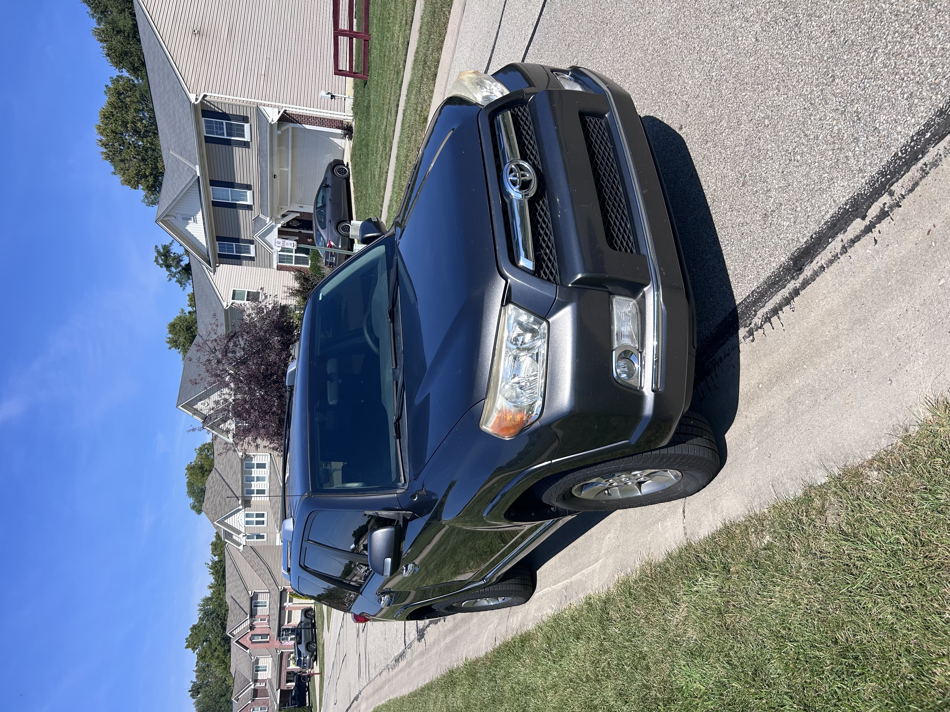 Used 2010 Toyota 4Runner SR5 AWD/4WD image 2