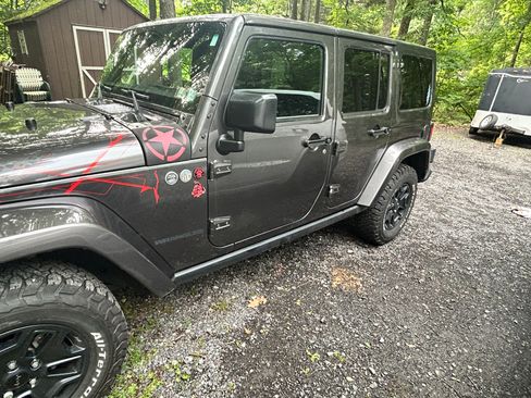 Used 2016 Jeep Wrangler Unlimited Sahara AWD/4WD image 14