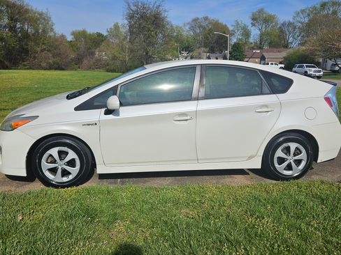 Used 2015 Toyota Prius Three image 8