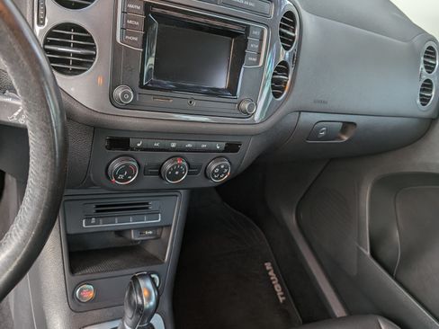 Used 2016 Volkswagen Tiguan S image 14