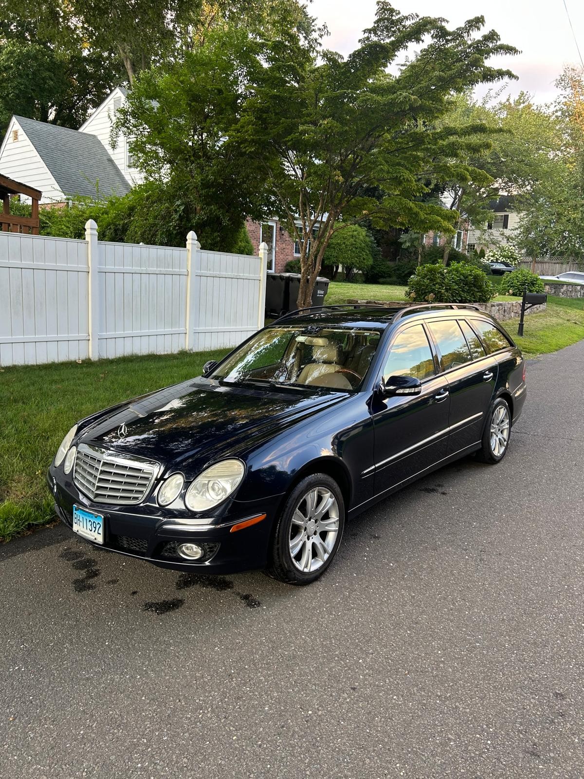Used 2009 Mercedes-Benz E 350 4MATIC Wagon image 4