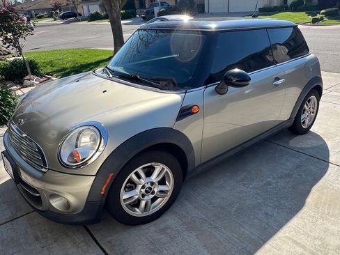 Used 2011 MINI Cooper Hardtop FWD image 1