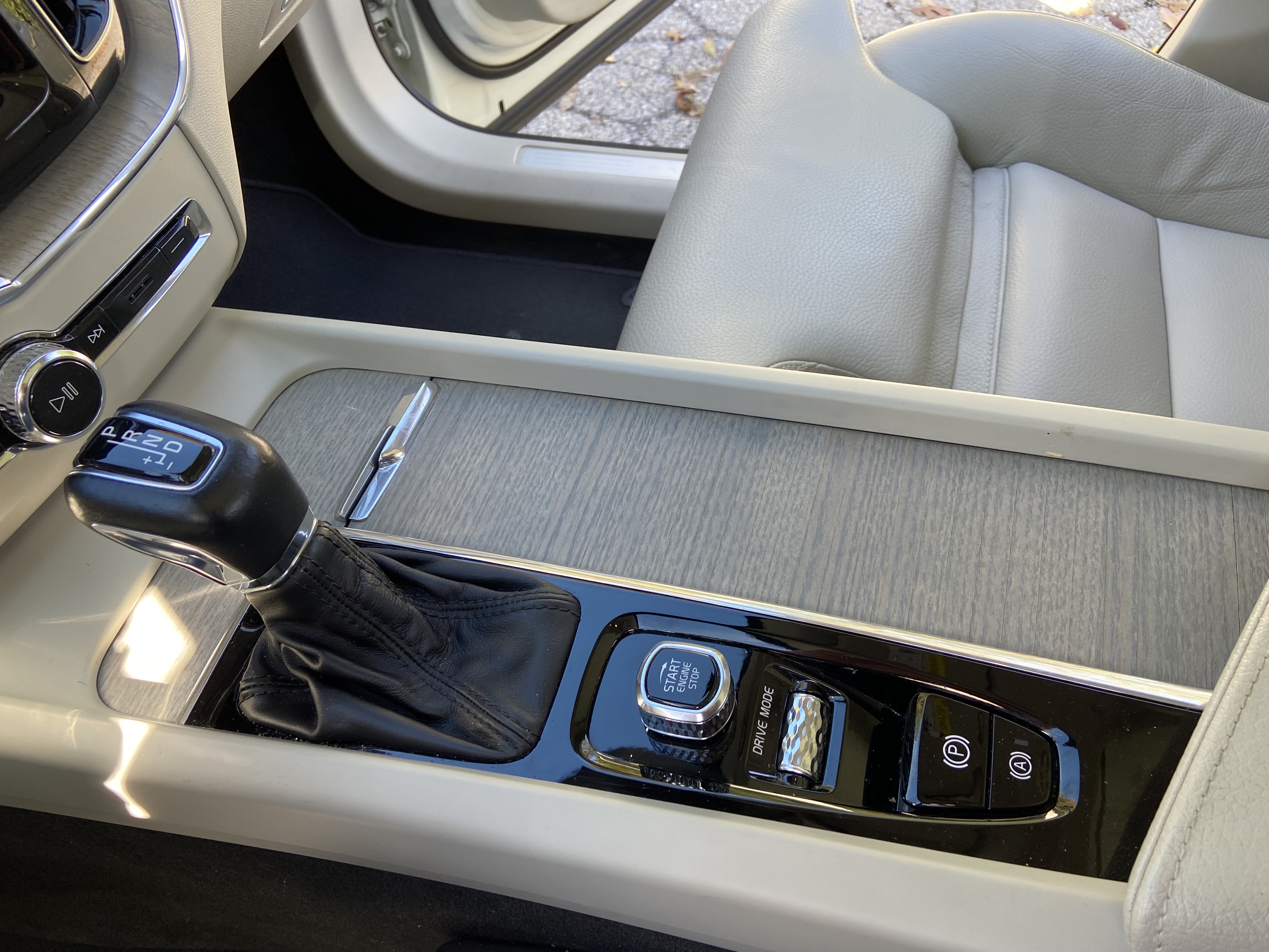 Used 2020 Volvo XC60 T5 Inscription w/ Protection Package Premier FWD image 11