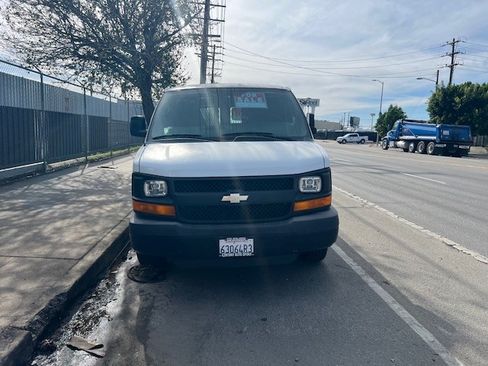 Used 2011 Chevrolet Express 2500 image 2