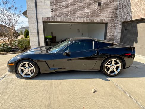 Used 2006 Chevrolet Corvette Coupe 2D image 4