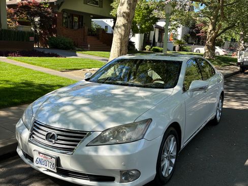 Used 2011 Lexus ES 350 image 4