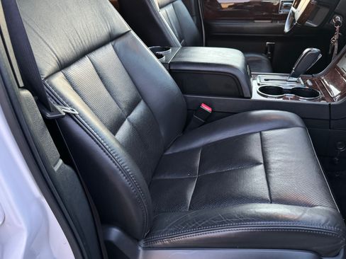Used 2012 Lincoln Navigator L 4WD image 22