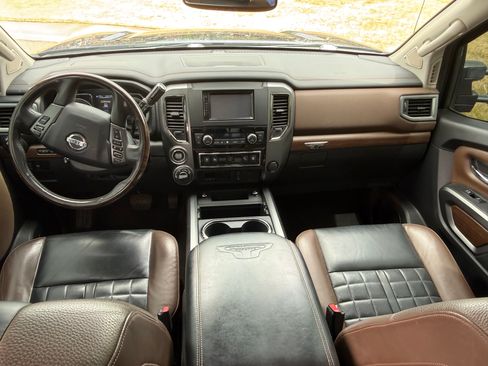 Used 2017 Nissan Titan Platinum Reserve AWD/4WD image 4