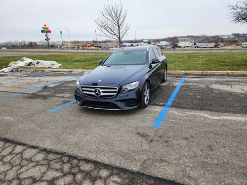 Used 2017 Mercedes-Benz E 400 4MATIC Wagon image 4