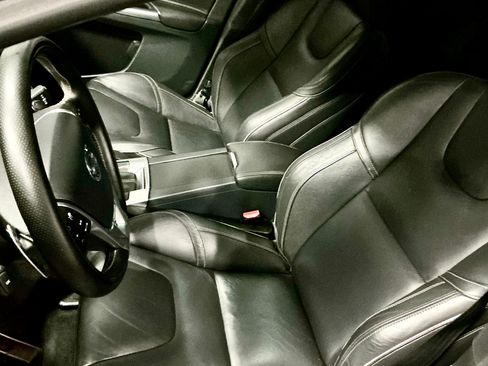 Used 2016 Volvo XC60 T6 R-Design Platinum w/ Climate Package image 19